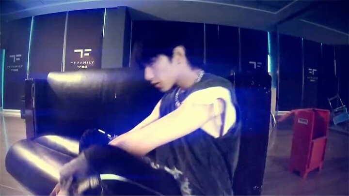 ในที่สุดก็รอคุณมาถึง! 【ชุดฝึกซ้อมของหลิวเหยาเหวิน】คัฟเวอร์เพลง "Money In The Grave"