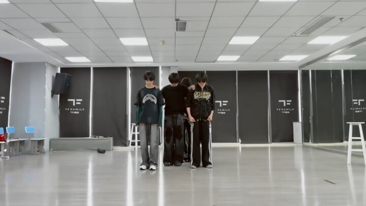 【TF รุ่นที่สี่】ตัดการเคลื่อนกล้องแบบกลืนและเสื้อคลุมออก ภาพชัดเจนขึ้นมาก
