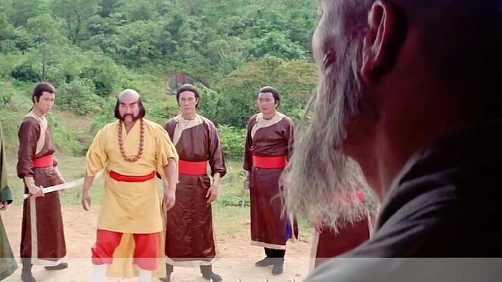Một nhóm quân sĩ đã trêu chọc vị hòa thượng già cô độc, cuối cùng thiêu sống ông.