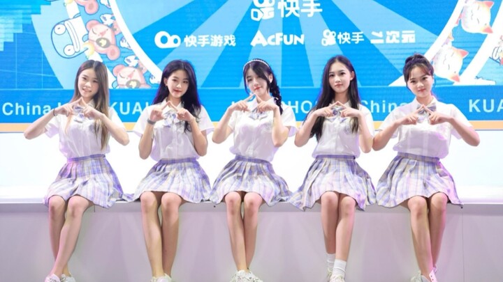 เกิร์ลกรุ๊ป All-YOU แสดงสด