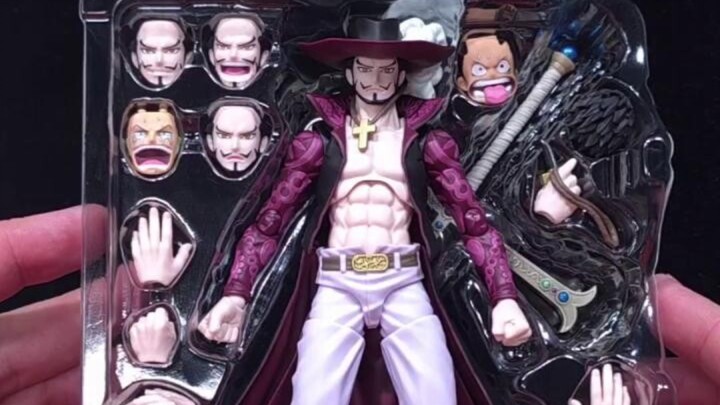 Tổng quan nhanh về tác phẩm thử nghiệm! Bandai SHF Zoro Mihawk – Mắt Diều Hâu