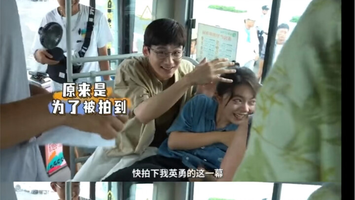 لقطات خارج التصوير: ضحكني باي جينغتينغ حتى الموت! بعد أن مدحته تشاو جينماي، قال بثقة: “أنا أعرف أنني