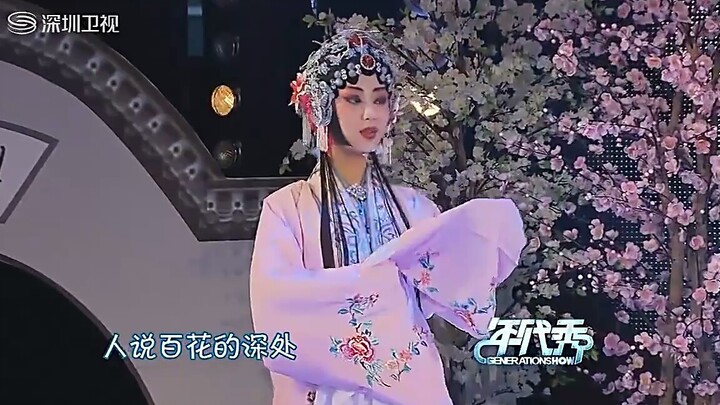 Yang Zi, dressed in a traditional costume as “Little Monkey Zi,” gave an electrifying live performan