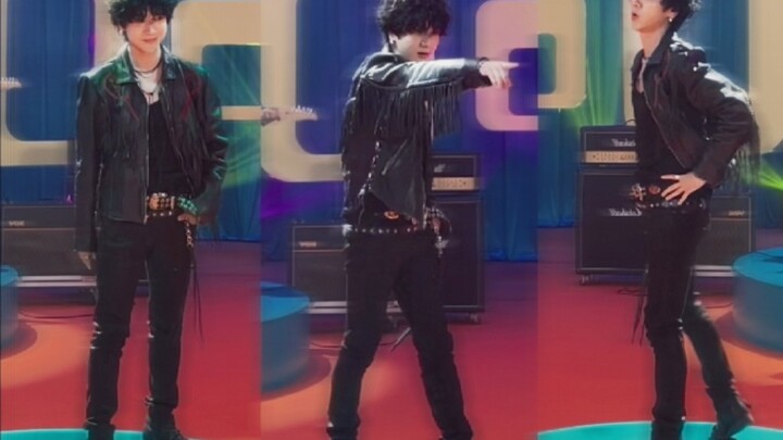 لقد عاد هذه المرة وسيمًا جدًا حقًا، تعال وشاهد لقطات من رقصته المنفردة [كيم جونغ وون/يي سونغ]