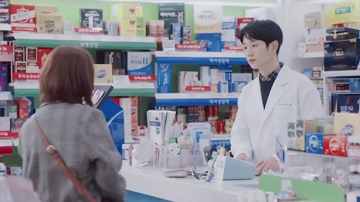 “Nambah ilmu nih! Pas ke apotek ke depannya gak usah bawa uang, siapa tahu bisa mulai sebuah kisah c