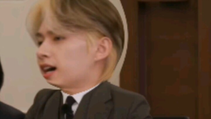 Quiet! Quiet! Quiet! Junni's about to speak—go ahead and spoil him rotten hhhhh...