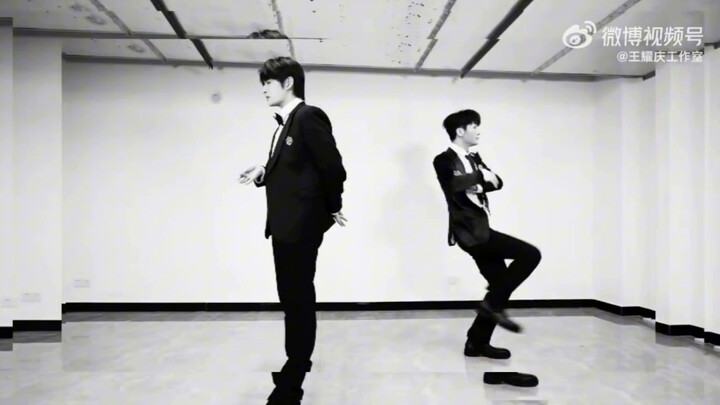Ma Xiaolong × Zhang Yuan / Performer // Help me, help me! I can see Yuan's expression so clearly—it'
