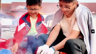 打了一会游戏又得哄，书也买了，烧烤也吃了，晚上不得安排练一下枪。