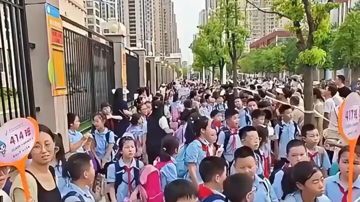 World First! Two Primary School Students in Wenzhou Severely Violated Discipline and Were Publicly S