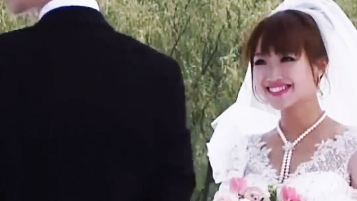 เเม่หลินตอนสาวๆ ก็สวยทีเดียว พูดตามตรง ทำไมตอนนี้นิสัยถึงเปลี่ยนไปแบบนี้นะ