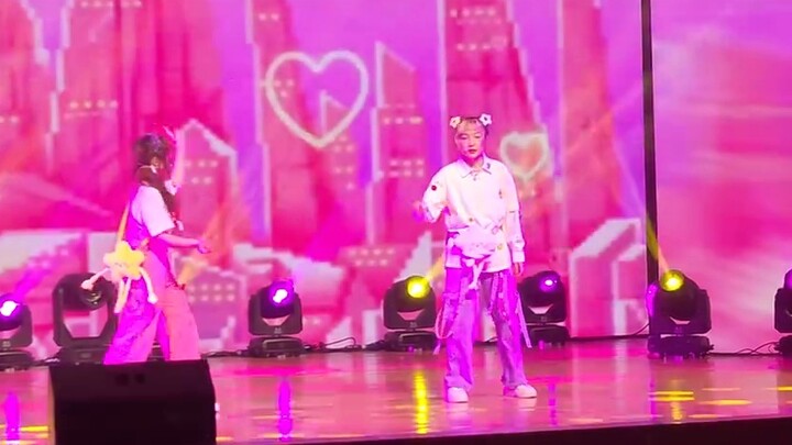 Times Youth League's "Love to 1440" covers the 2024 Business School New Year's Eve Party