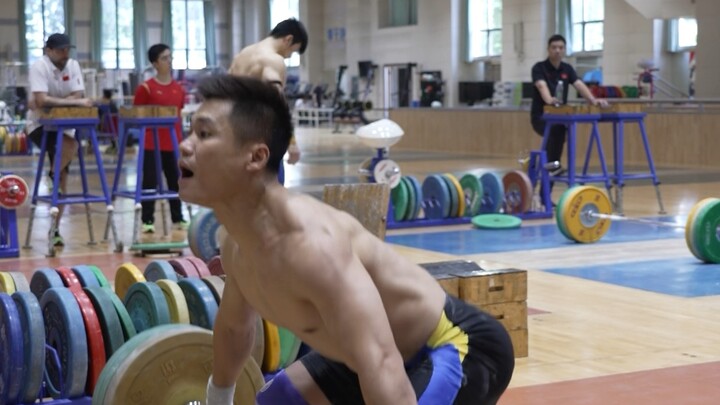 Năm 2022 – lần đầu luyện cử giật