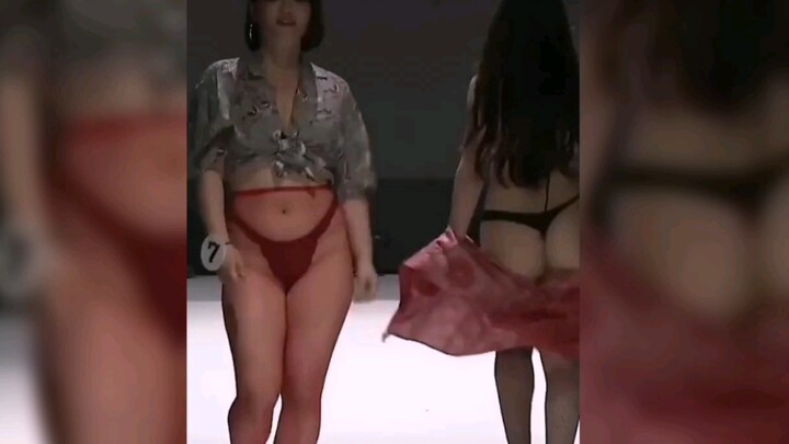 Model Lingerie Fashion Show