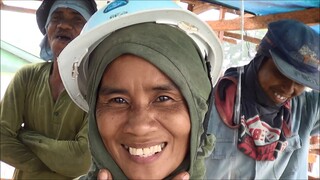 PHILIPPINE LABORERS ARE THE MOST HAPPY PEOPLE AND FRIENDLY + MICHAEL FAZIO SWIMMING