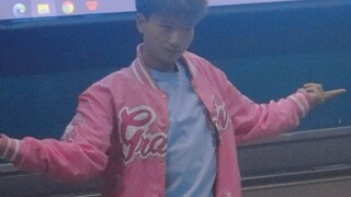 【منغ مي تشي】 طالبة جديدة في السنة الأولى تؤدي رقصة "جيانغ" بشكل رائع! تسيطر على المسرح بالكامل! || ج