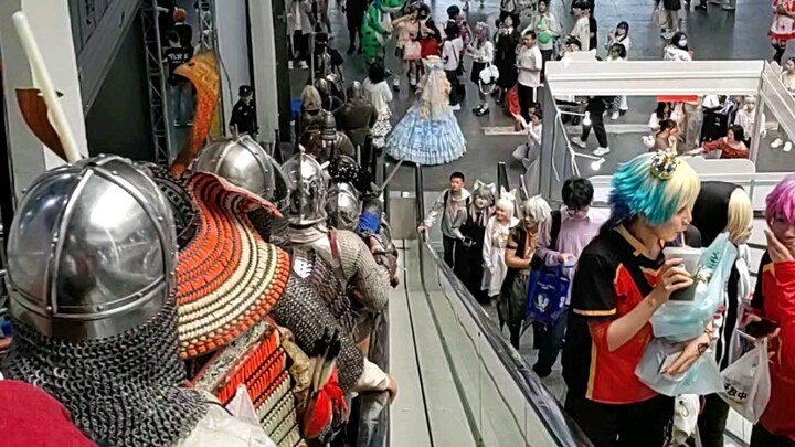 这个电梯承受了它不该承受的重量