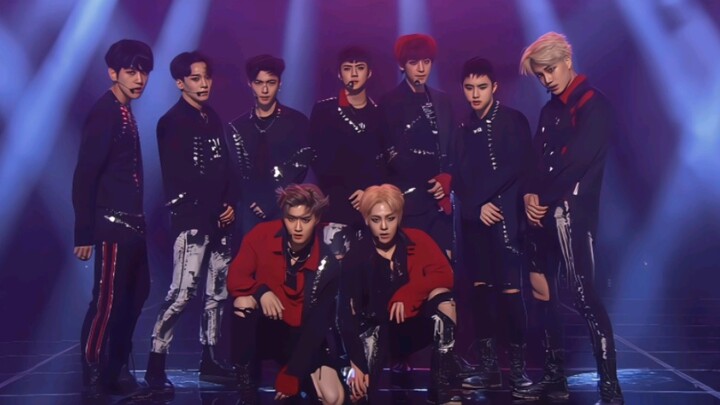【EXO】Fans terbesar kelompok ini adalah mereka sendiri; pada panggung solo sang idola, koreografi pen