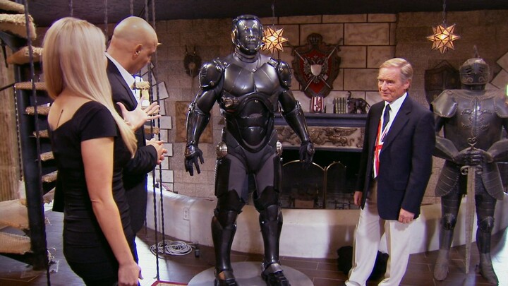 How much could a Pacific Rim combat suit from the movie fetch at a pawn shop? The owner’s being pret