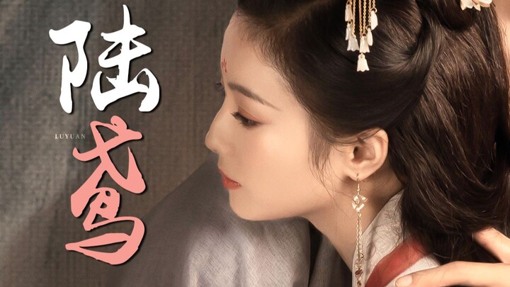 史书中人人得而诛之的妖后，却是他拼死也要拯救的女孩，在逆向的时空里，两个人谁都不愿看到对方死去，然最虐的是，他以为的改变本就是已发生的历史，宿命的必然无可避免…