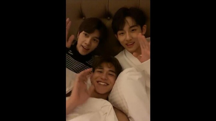 【WayV】Chương trình đêm khuya tại khách sạn: Kha Doãn Hằng chờ đồ ăn đêm…