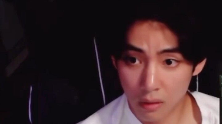 The famous live broadcast scene is hilarious! Protecting the best Taehyung... Sister Mi: Men need to