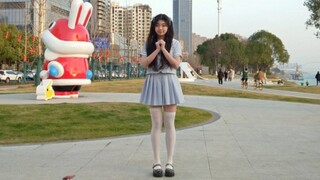 女孩过了18岁也要穿的像个小孩~这么可爱真是抱歉