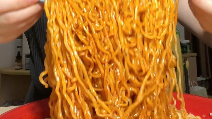 Hasil kerja habis untuk belanja, empat bungkus mi ayam kalkun pedas bikin ketagihan!