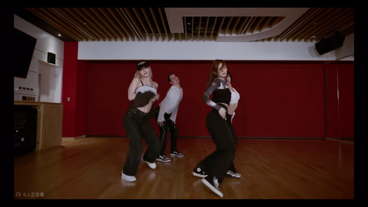 超喜欢momo 这段舞蹈