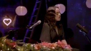 Ruth B Dandelions live performance