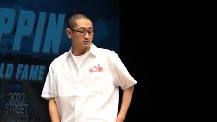 不愧是个DJ，控制气氛还是有一套的