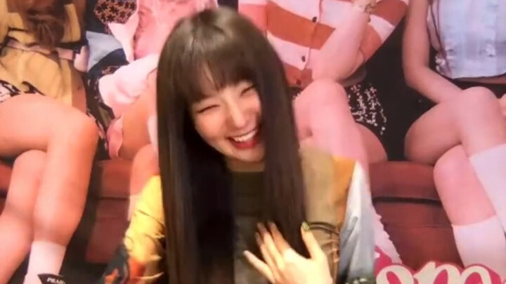77 ตกใจมากที่เห็นแฟนคลับของพี่สาววิดีโอคอลมาขอลายเซ็น‬[หัวเราะจนน้ำตาไหล]‪“ฉันเหรอ? ไม่ใช่จูฮยอนออนน