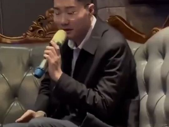 พี่ แค่ร้องเพลงอย่างเดียวไม่พอ ลองจับหน่อยสิ!