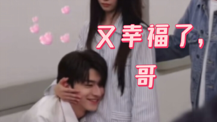 Girl A, guy O—only we get it!!! Lin Yi was cuddled in Cun Jie’s arms, his face flushed with embarras