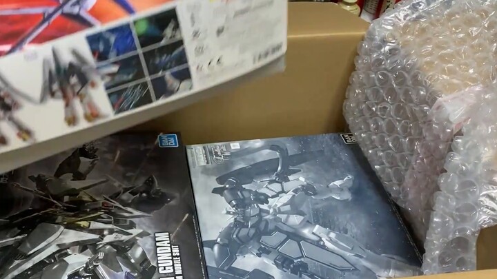 Bandai Flagship Store 1299 Lucky Bag Unboxing on Tmall Double 11