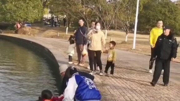 It's someone else's college life again.