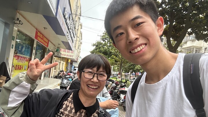 Thử thách tiêu hết học bổng trong một lần!