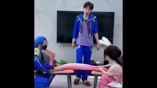 气球压爆大挑战！#斗罗大陆 #唐舞桐与唐老六 #小舞  #唐三 #唐舞麟