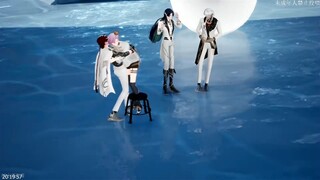 存一个小宝被提起来转圈圈