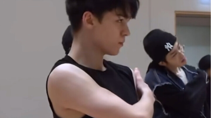 看他跳舞是一种享受 【Vernon崔瀚率｜Super练习室花絮CUT】