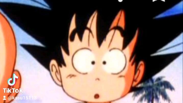 Goku khi nhỏ và Goku khi lớn.