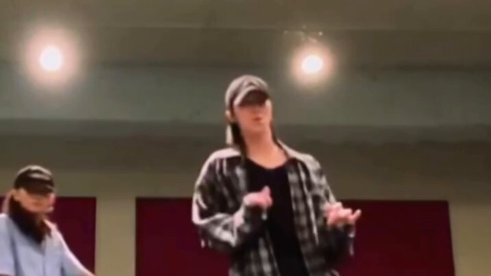 Xu Minghao's Dai dance is smooth and harmonious
