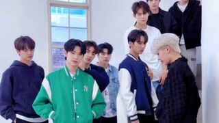 Đẹp trai quá! ZB1 ngoái đầu trên cầu thang với vẻ mặt lạnh lùng!