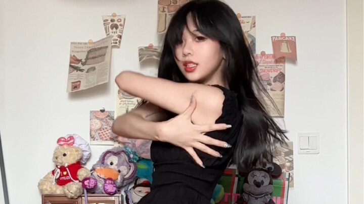 FEARLESS【LE SSERAFIM】The little black dress is perfect for this song