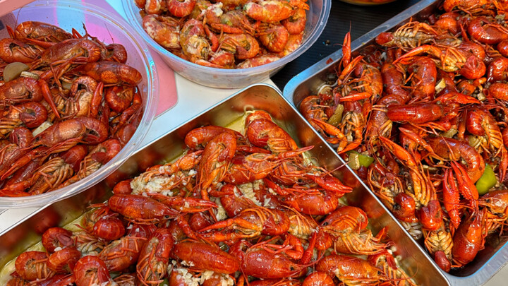 No need to brave the crowds this Labor Day—just stay in and order some crayfish!