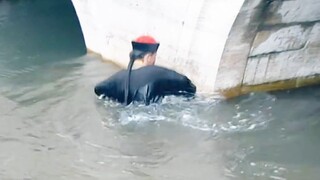 盗墓贼不小心惊动了守墓人，结果被困死在墓地里