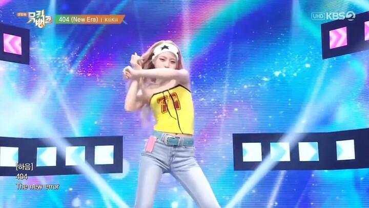 This performance‑stage shot is absolutely stunning—no wonder Yin Yin recreated a similar camera move