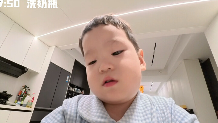 Chỉ tiêu KPI hôm nay: Bận tít mắt, chữ “rảnh” còn không biết viết nữa～