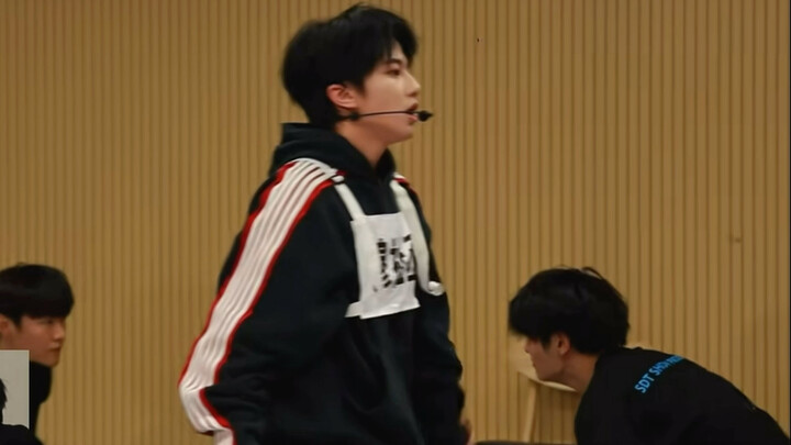 【Mu Zhicheng】This straight guy is just so handsome! How did he get so hot all of a sudden?! He’s tot