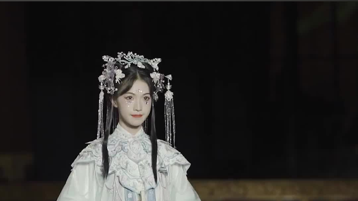 As expected, Hanfu looks best on Chinese people—it's stunning and has amazed the whole world!