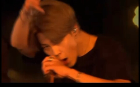 Anh ấy nhảy như cất cánh!